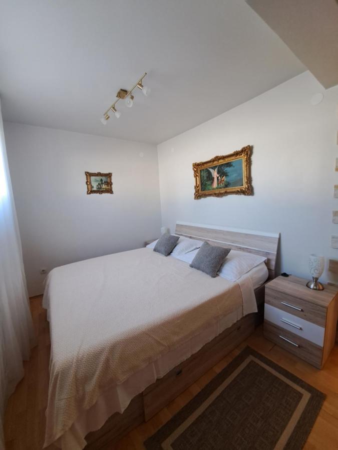 Aenona Apartment *